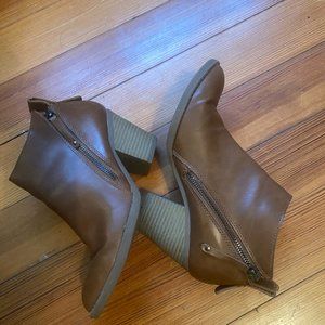 Dolce Vita brown leather zip up ankle boots size 6.5